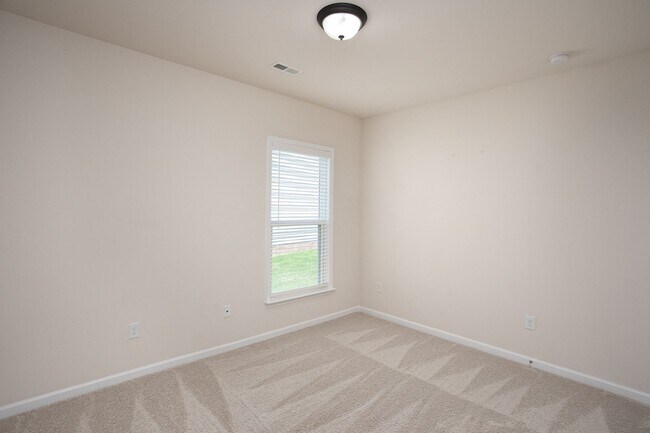 Building Photo - Beautiful 4-bedroom, 2-bath Home with Lake View!