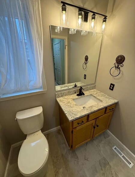 Building Photo - 48 E Pointe