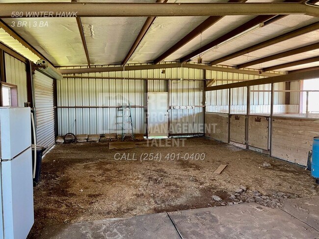 Building Photo - 3 Bedroom, 3 Bathroom Ranch Home with Barn...