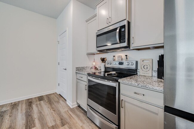 Building Photo - 161 Holloway Hl