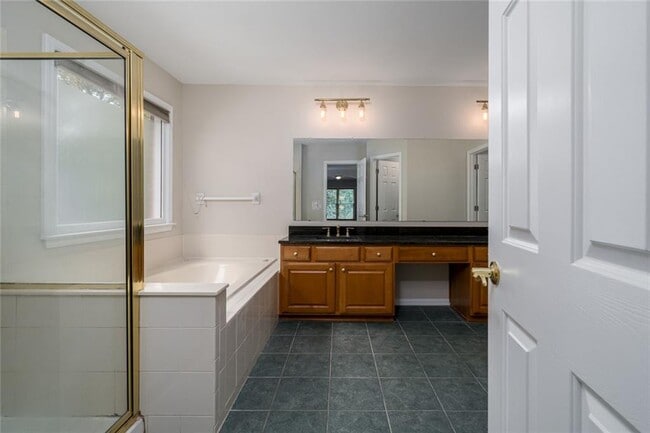 Building Photo - 174 Ennisbrook Dr SE
