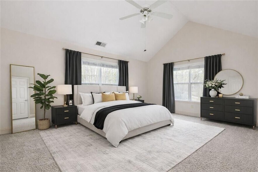 Building Photo - 804 Madison Ln S E