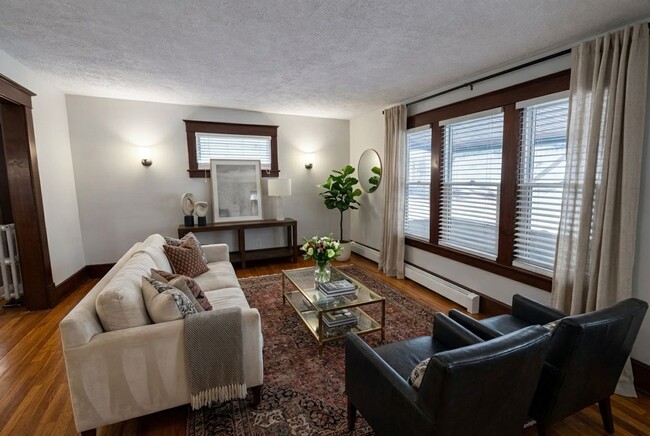 Building Photo - Large 4 bedroom home across from Franklyn Field.