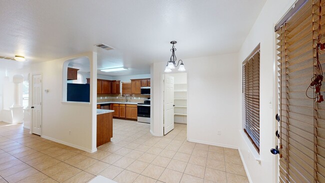 Building Photo - PRICE IMPROVEMENT IN WHITE ROCK $1,995!!!!