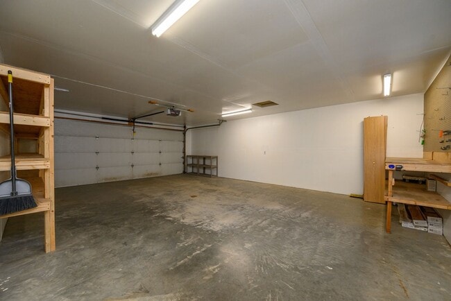 Building Photo - 3 BEDROOM | 2 BATHROOM | 2 CAR GARAGE | AI...