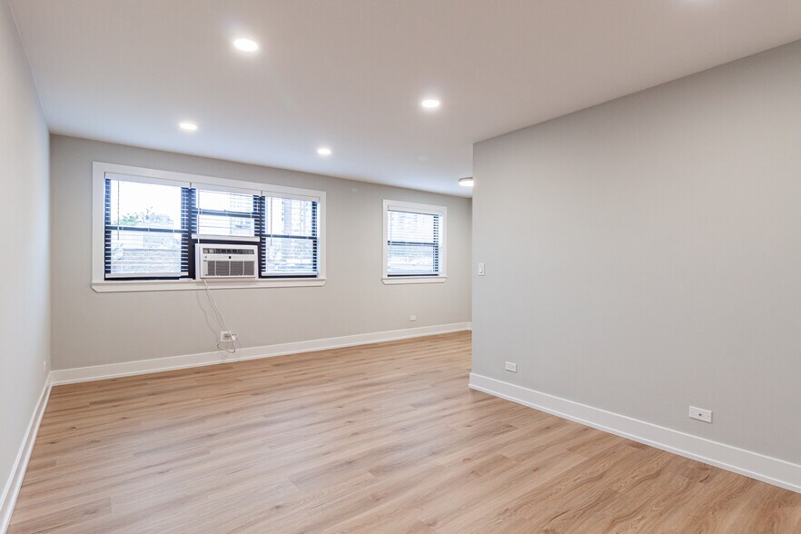 Building Photo - 520 W Aldine Ave