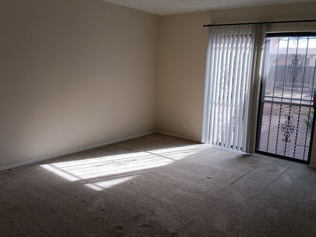 Building Photo - 2 Bedroom, 2 Bathroom! Lovely Home Coming Soon!