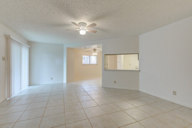 Building Photo - Spacious Single-Story Living in Meadow Brook