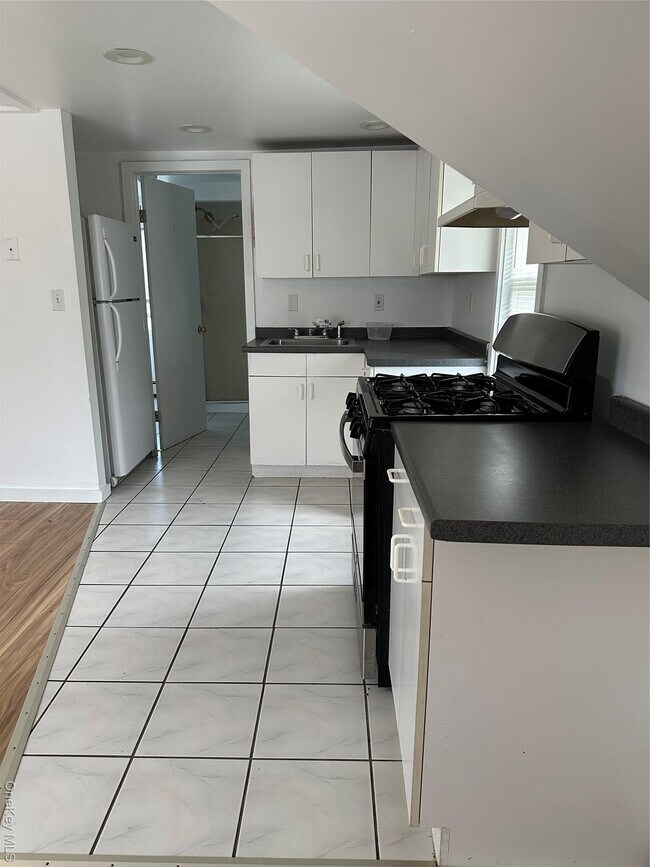 Building Photo - 547 NY-17M