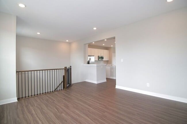 Building Photo - Beautiful Zionsville Townhome - *Special Offer!
