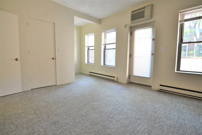 Building Photo - 67 St Germain St