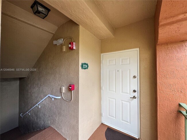 Building Photo - 6360 NW 114th Ave