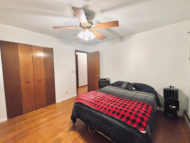 Building Photo - Rare, Must See Rambler in Cottage Grove