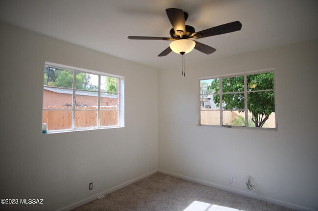 Building Photo - 721 E Joan Pl