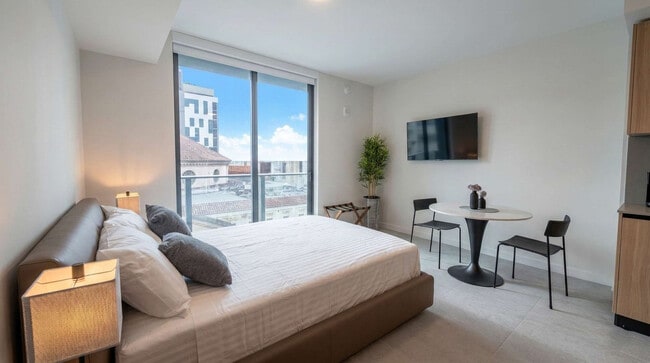 Building Photo - 121 NE 5th St