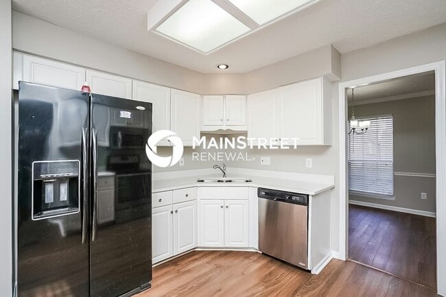 Building Photo - 3 Bedroom Pet-Friendly Home in Nashville, TN with Main Street Renewal