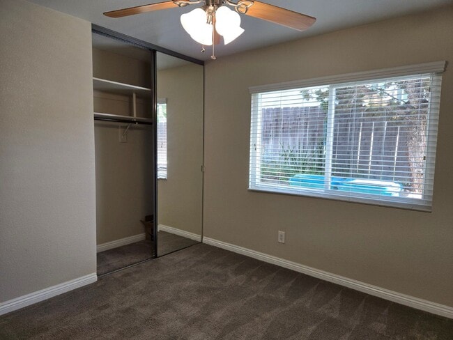 Building Photo - Stunning single-story Vista Del Cerro home with a private backyard oasis designed for effortless ...