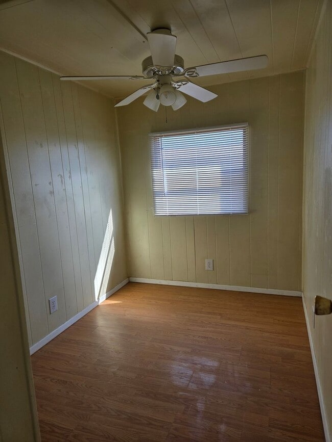 Building Photo - Three Bedroom, Pet Friendly Home!