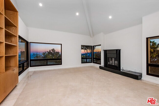 Building Photo - 7940 Vulcan Dr