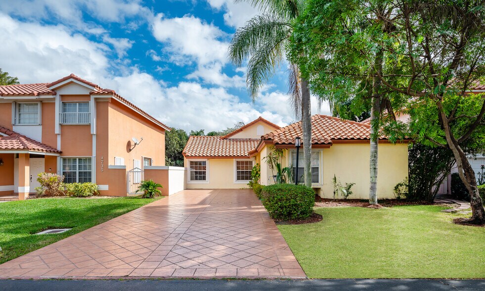 Primary Photo - 4725 NW 103rd Ct