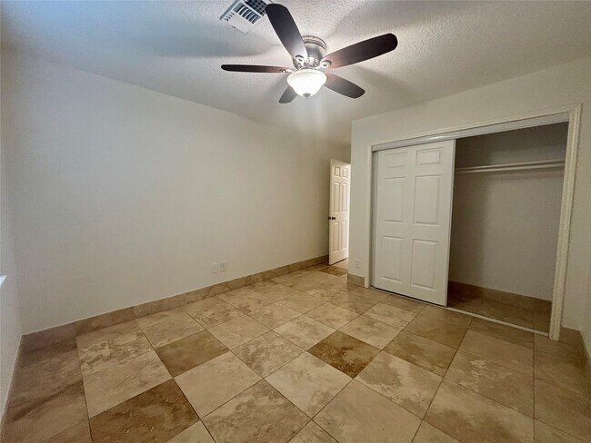 Building Photo - 7815 Log Hollow Dr