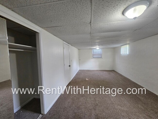Building Photo - Amazing 4 Bedroom/ 2 Bath Home / Bonus Roo...