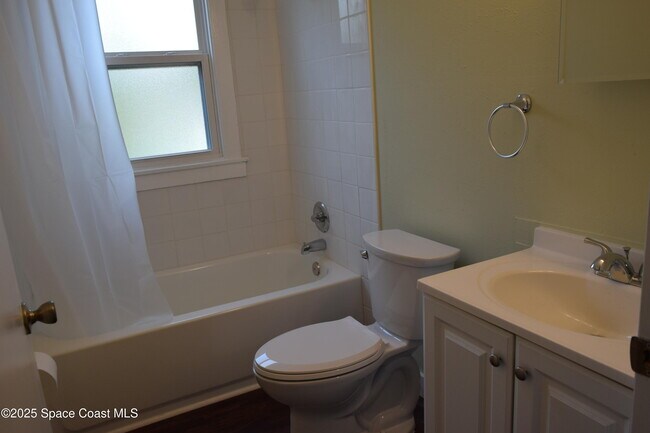 Building Photo - 658 Young St