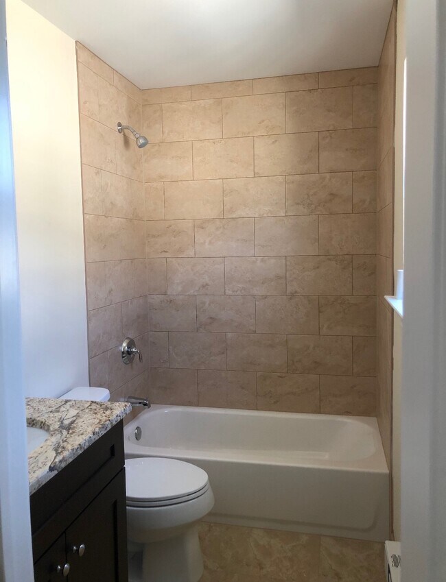 Building Photo - 102 Berkshire Ln