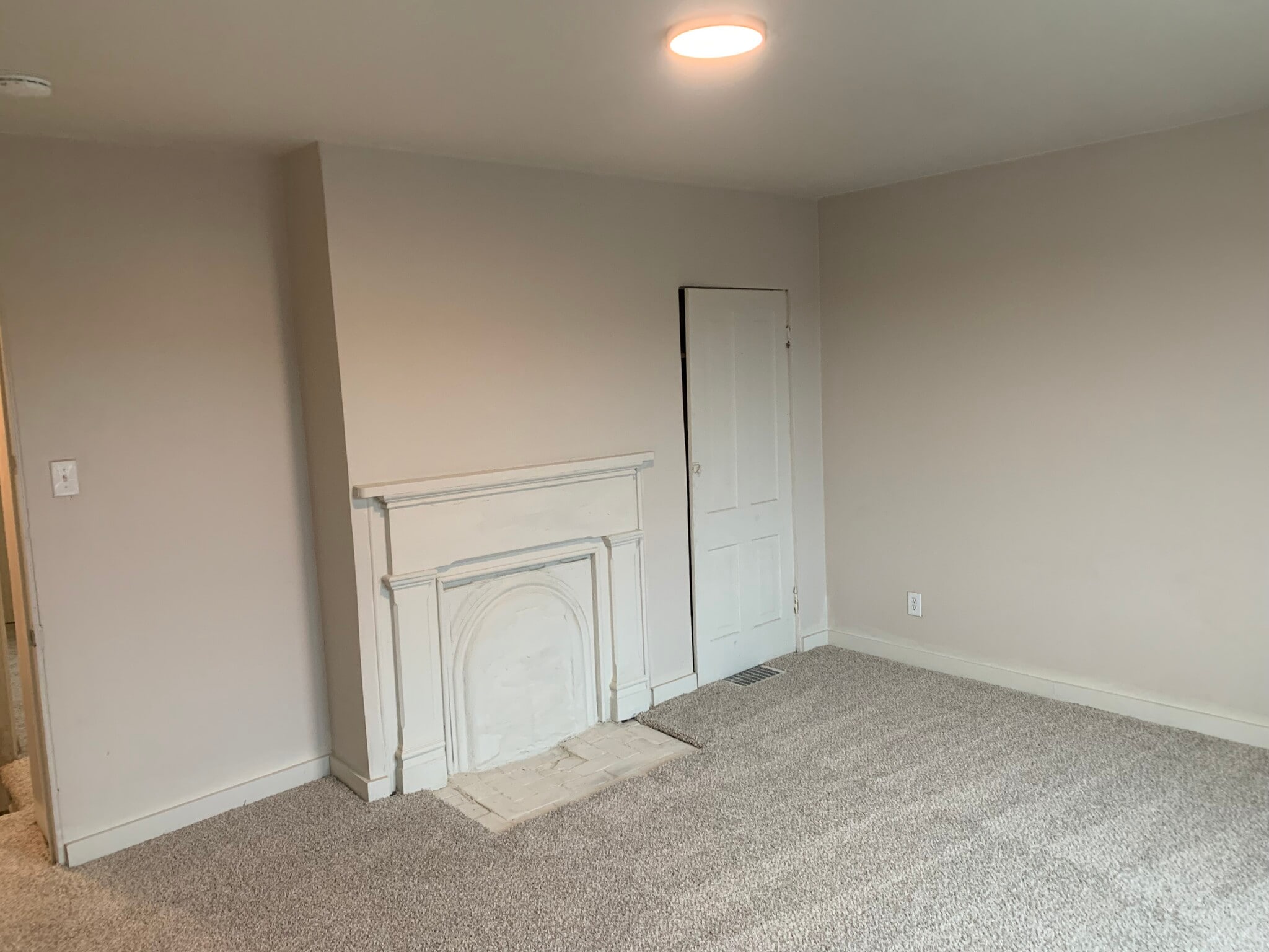 Building Photo - 318 W 8th Ave