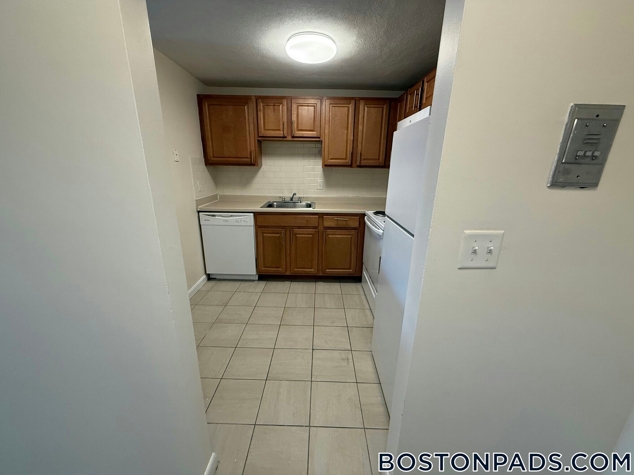 Building Photo - 245 Main St