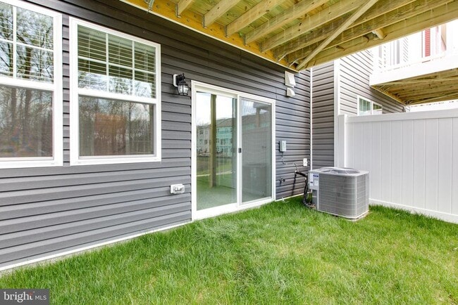 Building Photo - 3117 Laurel Hl Rd