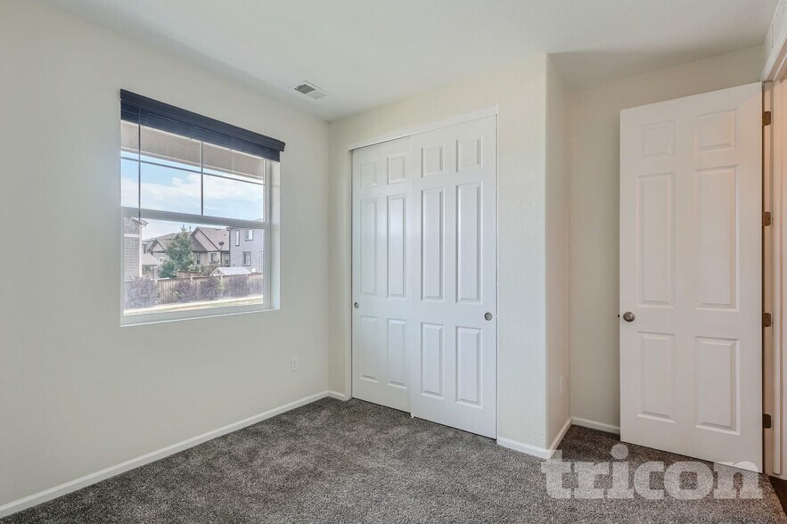 Building Photo - 4363 E 96th Way