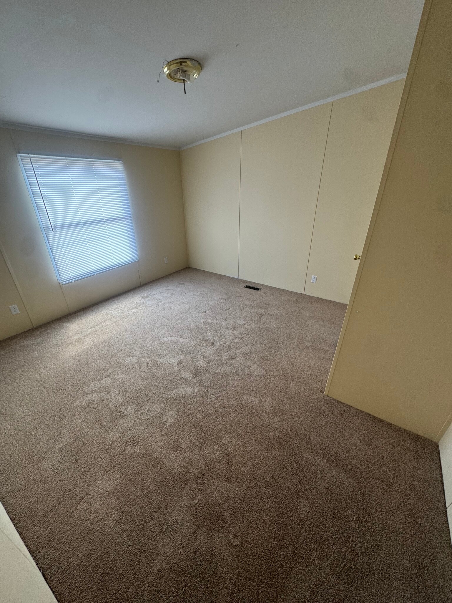 Building Photo - 107 Sweetwater Dr