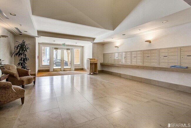 Building Photo - San Francisco Living at Its Finest 1BR/1BA w/ Parking & In-Unit Laundry