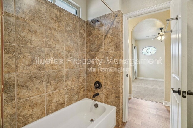 Building Photo - 11326 Begonia rock