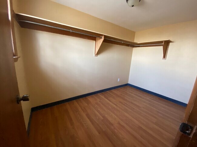 Building Photo - 413 Livingston Ave