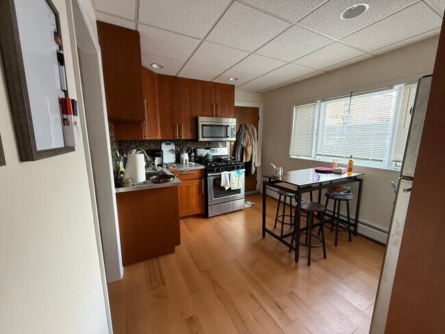 Building Photo - 108 Thurston St
