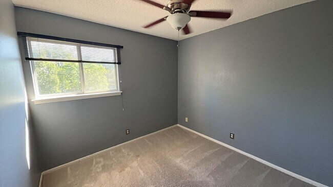Building Photo - 1813 Volley Ln
