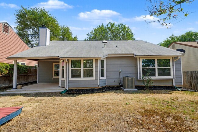 Building Photo - Great Home Near Randolph AFB - Realtor Com...