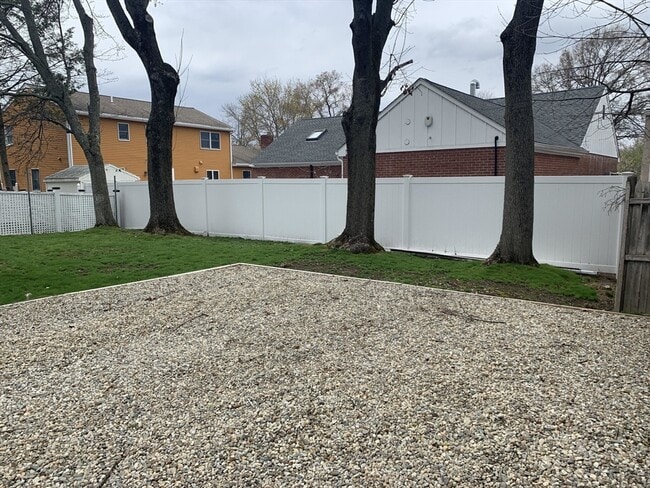 Building Photo - 31 Clyde St