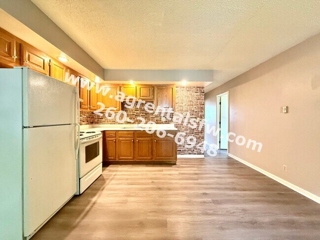 Building Photo - 1034 Lewis Pl