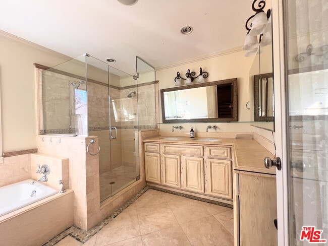 Building Photo - 2652 S Bedford St