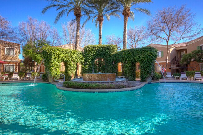 Pool & Pool Fountain - La Borgata