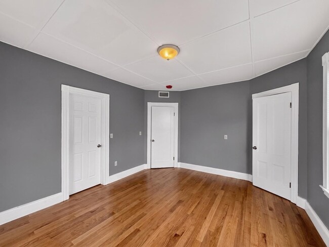 Building Photo - 70 Holbrook Ave