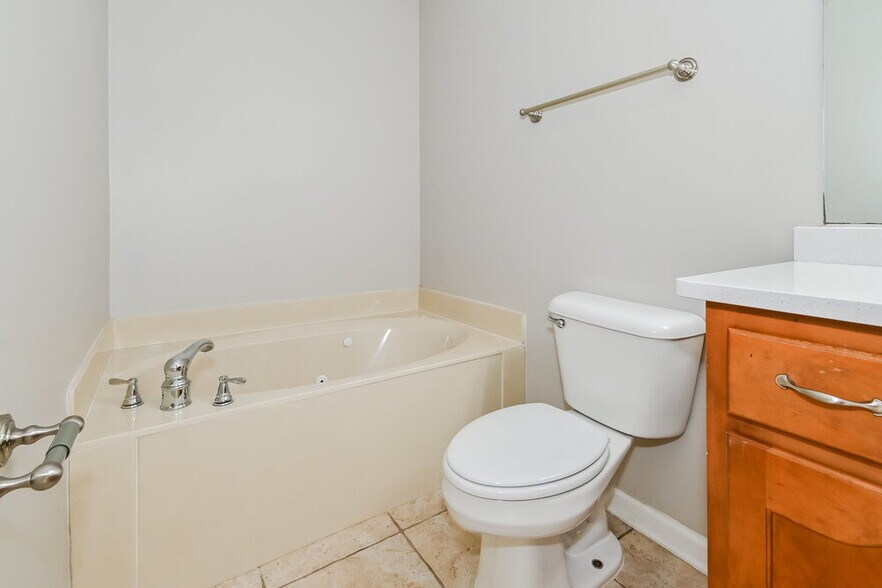 Building Photo - 6336 Sandbourne E