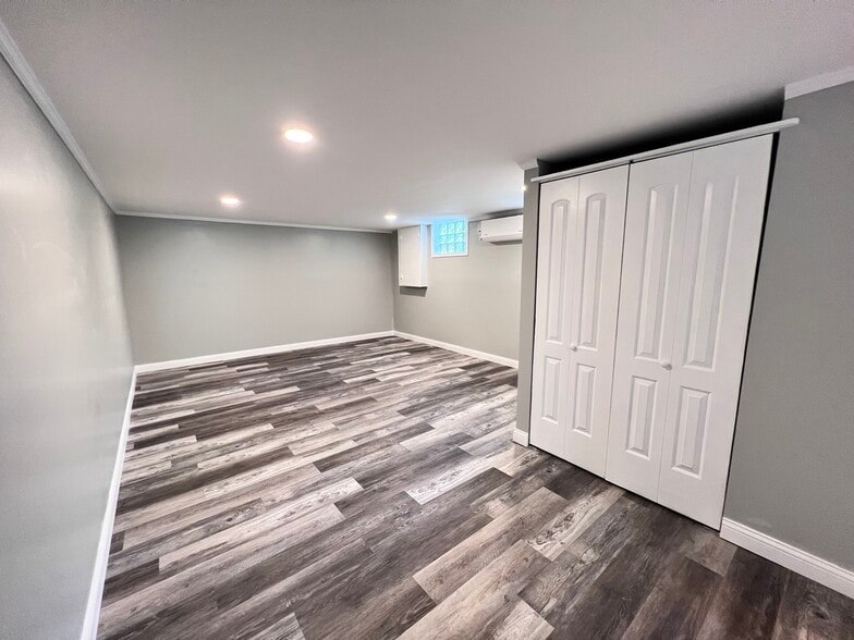 Building Photo - 9499 Maple Knoll Dr