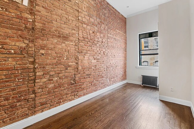 Building Photo - 316 W 14th St