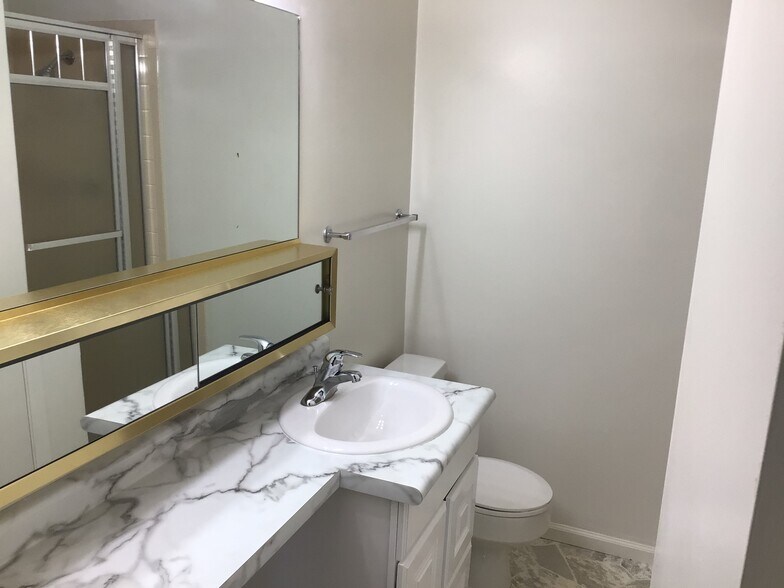 Building Photo - 2275 N Cable Rd