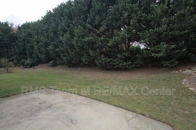 Building Photo - 1490 Creek Pointe Cir