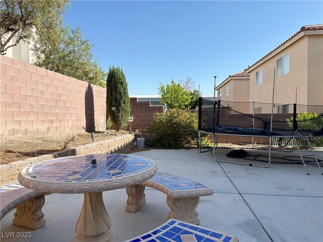 Building Photo - 7425 Mission Palm St